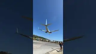 B738 low landing at Skiathos Airport 🛬🔥