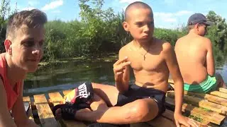 🚣‍♂️Построили ПЛОТ и поплыли на нём по речке