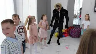 Каролине 8 лет