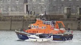 Plymouth RNLI Lifeboat Towing In A Broken Down Motor Cruiser Into Mayflower Marina 12th May 2023