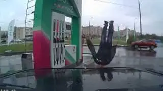 Классный прикольный танец 2013  Cool dance on road