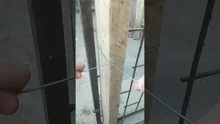 Really practical woodworking tips and tricks. How to securely tie a wooden beam with wire #shorts