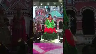 Показ образов от дизайнера VERO MARTY