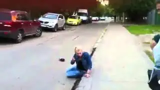 Девушка наказывают за измену...