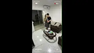 o entregador veio trazer minhas encomendas e queria ficar mais