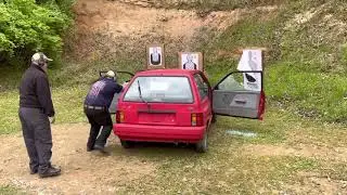 Working around a car with multiple attackers simulation