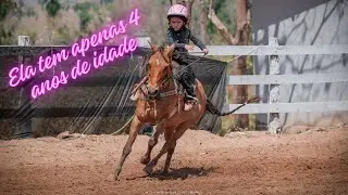 ELA TEM APENAS 4 ANOS DE IDADE!!!