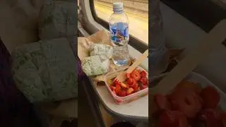 Еда в поезд 🚆#shorts#йорк #york#поезд#еда_поезд#фрукты#чизбургер #