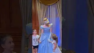 Cinderella meet n greet Disneyworld 🩵