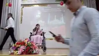 От слез у оператора руки трясутся. Умханова Ясмина