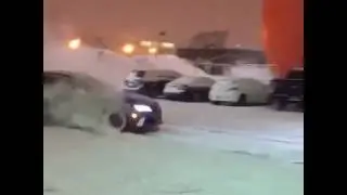 Audi RS с отсрелами вьезжает на парковку