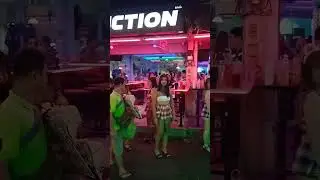 waouh on voit de tout sur la place de Pattaya en Thaïlande 😱@AlinaSaito