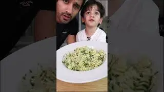 MACARRÃO COM MOLHO PESTO