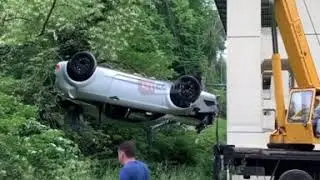 В Сочи машина упала в реку