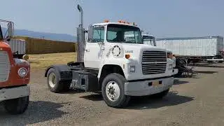 1989 Ford 9000 single axle truck