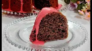 Delicious jaboticaba cake with lemon icing and natural coloring!