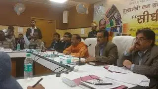 जब सीएम रघुवर दास ने जनता से सीधी बात में  डीसी चाईबासा से पूछा 'जॉइंट खाता का मतलब क्या होता है!