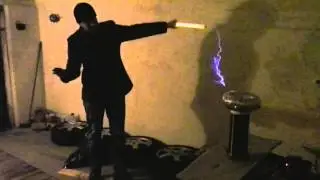 Тесла Шоу в  Гараже  часть 3 Tesla coil Tesla show