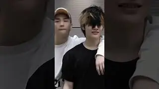 He kissed his head! Hyunjin kissed I.N.  #boyband #kpop #straykids #skz