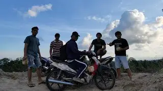 Friends Is Moment