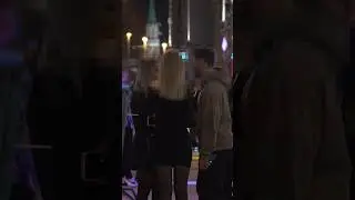 КАК ПОЗНАКОМИТЬСЯ С ДВУМЯ ДЕВУШКАМИ?