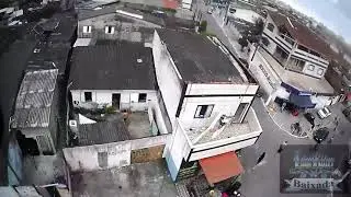 Drone  sobrevoa a periferia da baixada santista