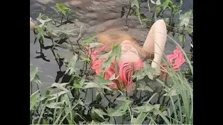 🧜‍♀️ идущая к реке