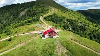 Vârful Penteleu 1772 m și Stația Meteo de pe acest vârf din județul Buzău
