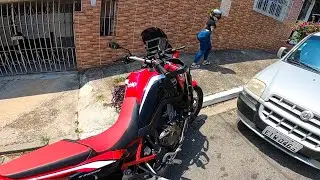 UBER DE AFRICA TWIN COM PASSAGEIRA GATA