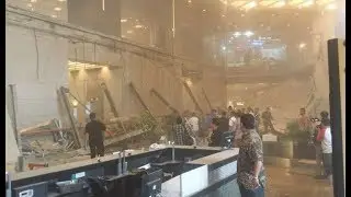 Ngeri! Detik Detik Runtuhnya Selasar Gedung BEJ Jakarta
