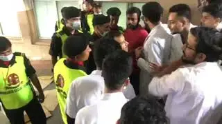 KMC प्रशासनद्वारा ४ दिन देखी केएमसी २२ बैच ले गर्र्दै आयको शान्तिपूर्ण आन्दोलन मा विद्यार्थी कुटपिट