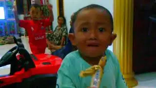 Bening Tirta bermain dengan kakak Bocil