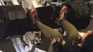 Strong Woman Heavy Weightlifting - Bodybuilding Competition 12 weeks out