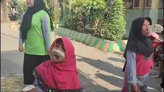 Lomba Makan Krupuk di Sekolah Seru Sekali