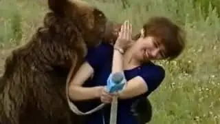 Медведь напал на журналистку