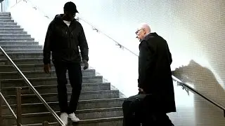 Vem hjälper en pensionär? (socialt experiment)