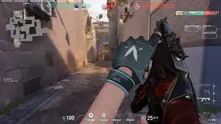 Jett Flanking & Poppin Swinging To Sit Them Last 3 Attackers Down Covering Teammate Diffusing Spike.