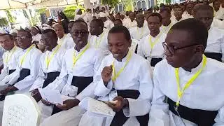 Waseminari wa Segerea wakiimba ktkJubilei yaDikasteri ya miaka400 yauenezaji injili iliyofanyika TEC