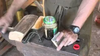 Натуральный способ окраски дерева в тёмный цвет.