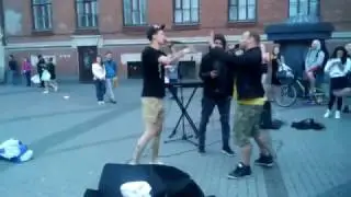 Драка. Рэп батл закончился потасовкой.