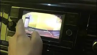 Камера заднего вида с активацией функции в штатной системе.