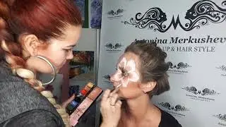 Творческие инсталяции Антонины Меркушевой у журнала Стена