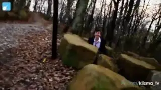 Серго собирает ежевику