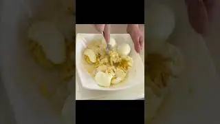 Sandwich with egg , mayonnaise and garlic