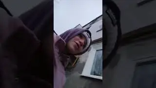 зайшли в подвал и нас чуть не заперли там , и питались зайти во второй подвал но...