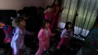 As meninas dançando funk