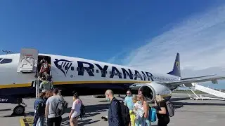 TRIP REPORT | Extra legroom free of charge + lounge |Ryanair Boeing 737 | FR5007 | Prague - Malaga