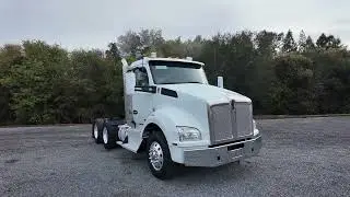 2016 Kenworth T880 3 Axle Tractor-U13211