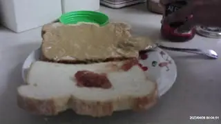 How To Make an Original Peanut Butter and Jelly Sandwich