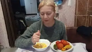 Дел много,всё делаю потихоньку!Моя любимая соседка дала много солений и варенья.Друзья помогаю мне
